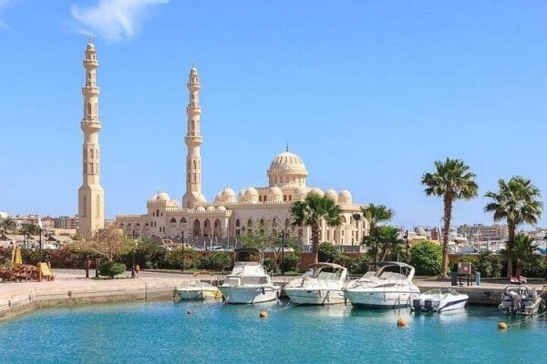 Hurghada City Tour, Mosque Visit & Handicraft Shopping